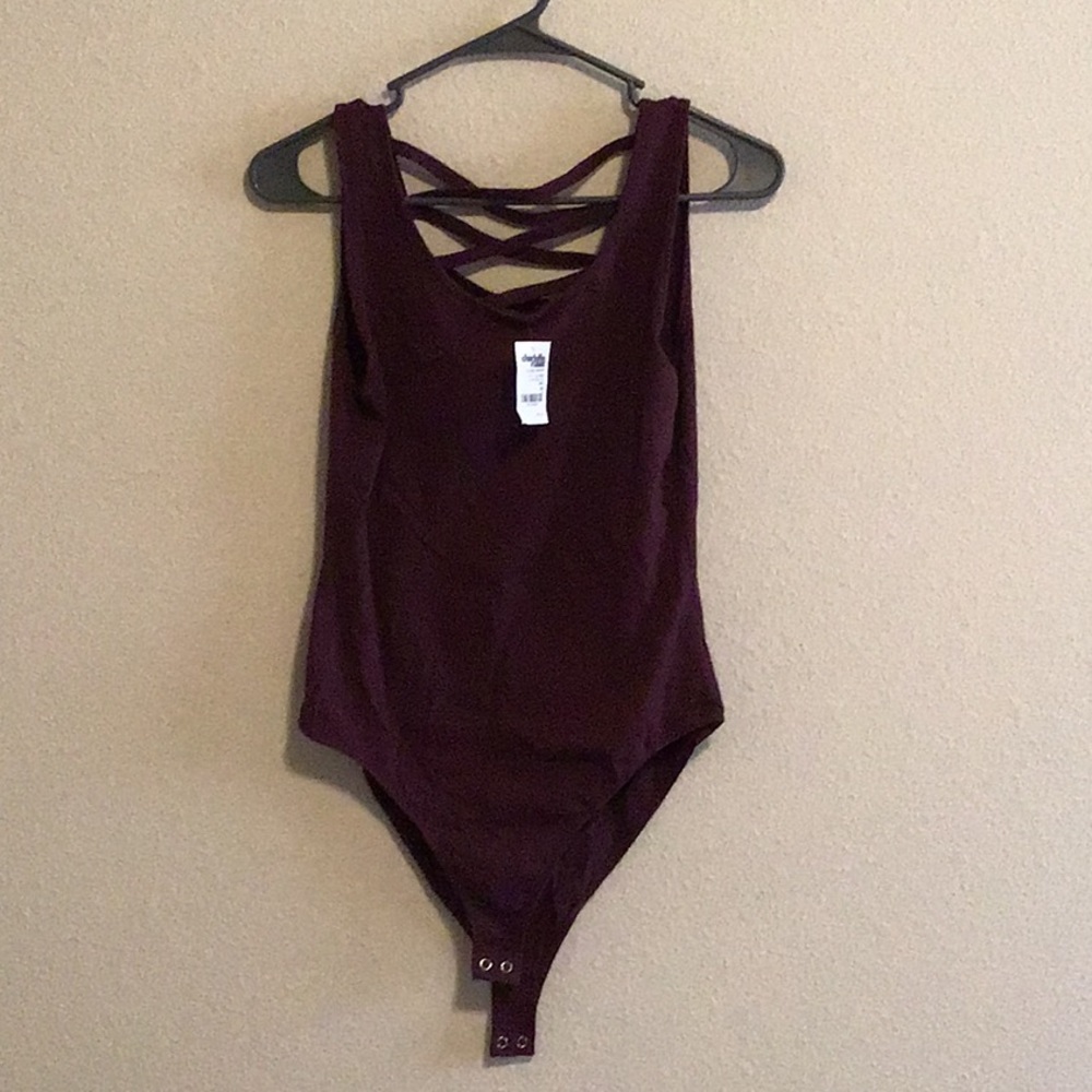 Burgundy tank top with snaps